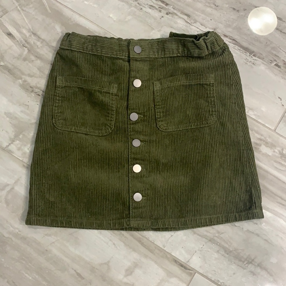 The Children’s Place green skirt. Size 10.